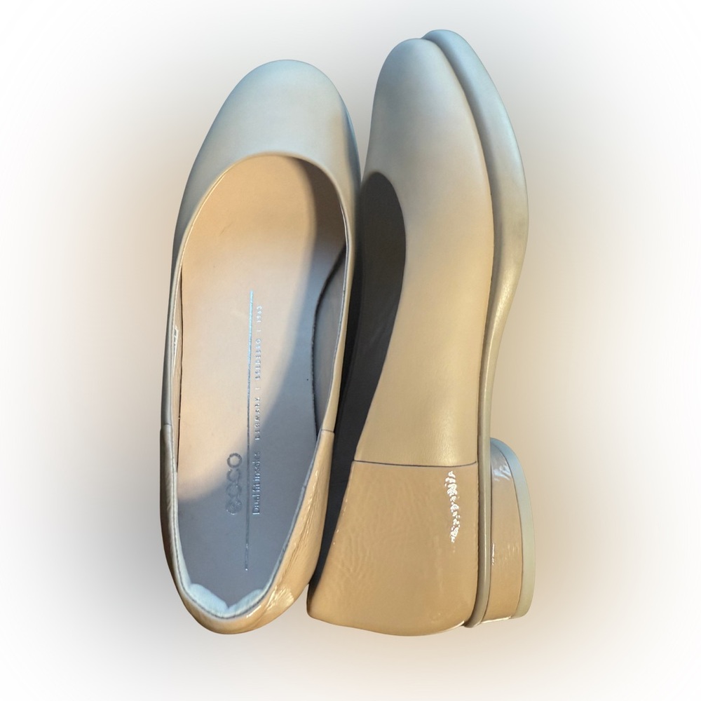 Ecco Cream Women's flats sz 39EU or 8-8.5 US EUC
